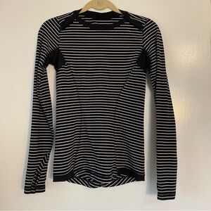 Lululemon Athletica Black and White Fitted Long Sleeve Tee